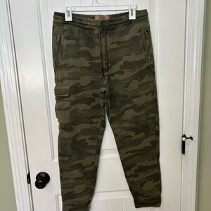 Levitate Camo Joggers with Cargo Pockets Men’s Medium